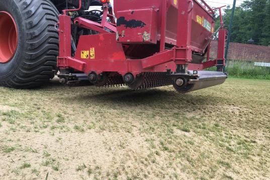 Nachsaat mit Perforationssämaschine